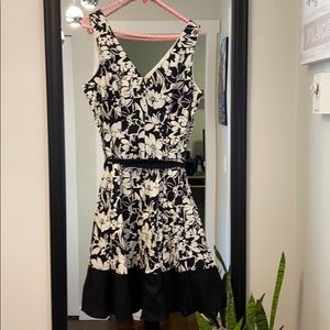 Floral fit & flare belted v-neck dress size 14